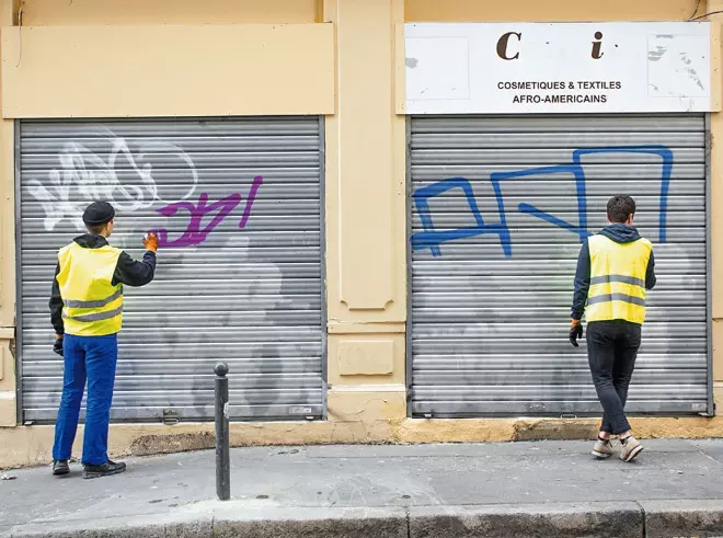 Fixing Ugly Graffiti on the French Street