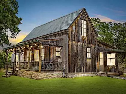 Verbaas je over dit 26m² huis: gebouwd voor €13.900, een echt boerderijparadijs!