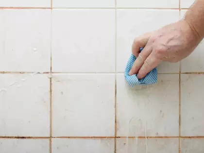 Bespaar Grof Geld: Met Dit Simpele Middel Zijn Je Tegels Zo Schoon