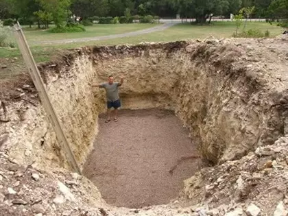 After This Man Dug A Hole In His Yard, His Neighbors Wished They Had Done The Same