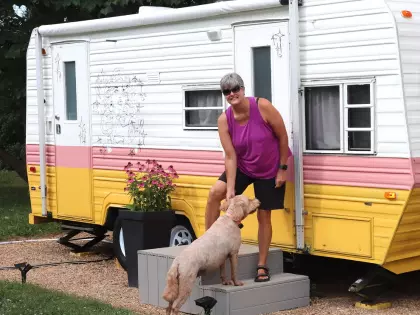 Woman Turned A $2.5K RV Into A Dolly Parton-Themed Airbnb, See Inside!